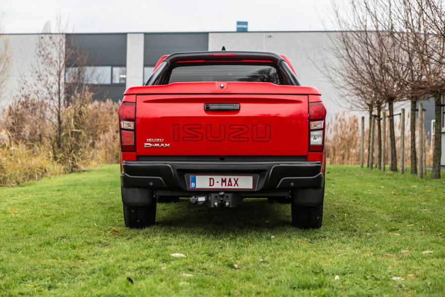  Isuzu D-Max Fury Double Cab 2018 года  (EU) (фото 10 из 18)